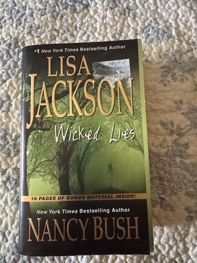 Lisa Jackson "Wicked Lies" Paperback Book - Green Cover